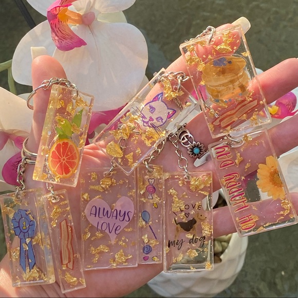 PACK OF 3 Mystery Bundle of Pop Art Resin Keychains - Picture 13 of 16